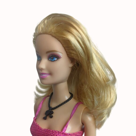 Barbie Fashion Doll Redressed Pink Dress With Necklace & Yellow Shoes 286 4hf1 - Picture 5 of 6